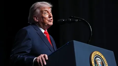 Trump Anuncia Control Militar Inminente sobre Cuba Durante Cena Privada