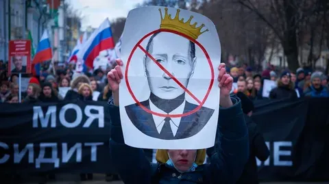Putin Justifica la Guerra en Ucrania Durante el Día de la Victoria