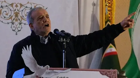 El presidente de Irán se niega a ceder ante EE.UU. y pide perdón por ataques en el Golfo