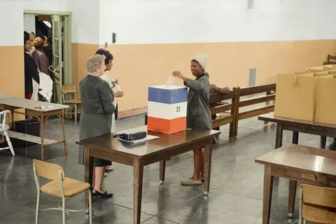 Las Primeras Elecciones Locales Palestinas en Décadas: Un Espejismo de Democracia o un Paso hacia la Unidad?