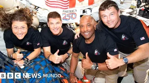 Los Astronautas de Artemis II Regresan a Casa: ¿Qué les Espera?