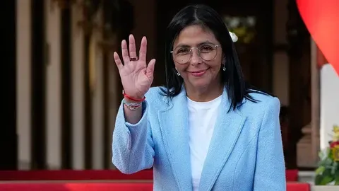 Delcy Rodríguez cierra las puertas a Machado ante el secretario de Energía de EE.UU.