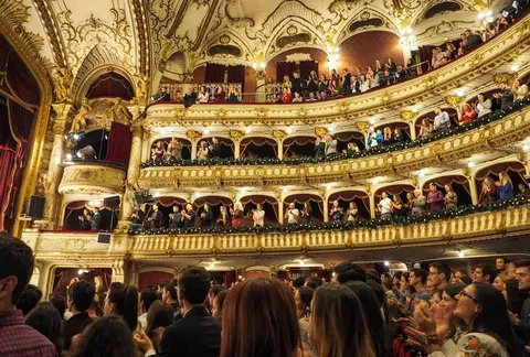 Beatrice Venezi es despedida del teatro La Fenice en Venecia