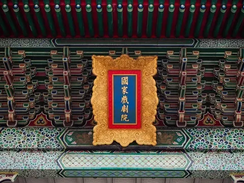 Sanae Takaichi: Un Cambio Radical en la Política de Defensa de Japón