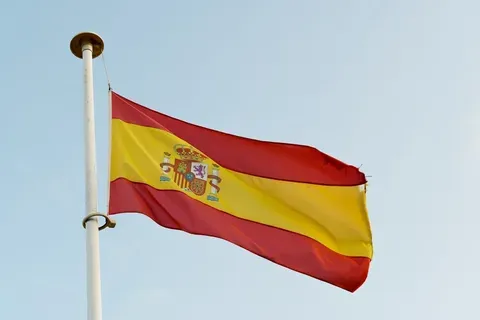 España recibe un récord de 794 Banderas Azules y destaca en playas