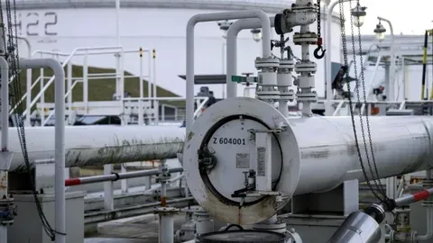 Ucrania reanuda el transporte de petróleo ruso hacia Europa