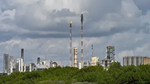 Las petroleras se benefician de la guerra en Irán: ¿Es momento de imponer un impuesto extraordinario?