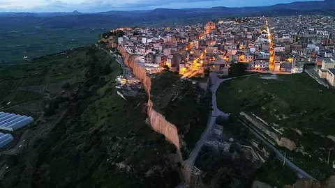 Sicilia pide ayuda tras un gran deslizamiento de tierra