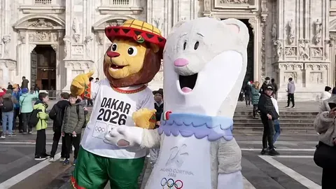 Las mascotas olímpicas Tina y Ayo unen Italia y Senegal