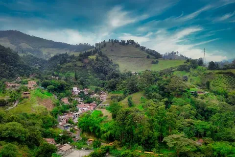 Colombia aumenta los aranceles a las importaciones de Ecuador