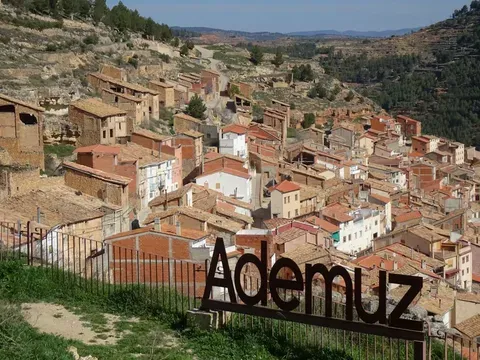La Frágil Tensión en el Estrecho de Ormuz: Bloqueo Estadounidense y Esperanzas de Diálogo