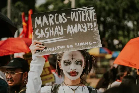 Ataques en Ucrania dejan al menos 12 muertos