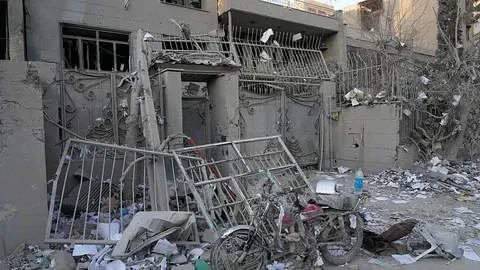 Retiran Escombros en Teherán Tras Bombardeos de EE.UU. e Israel