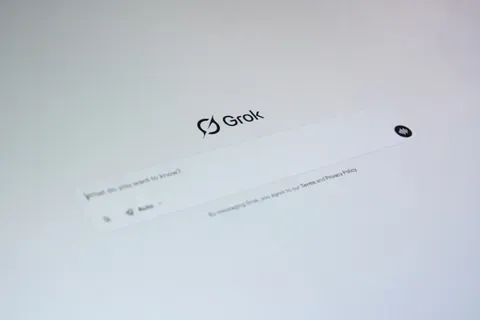 La inquietante experiencia de Adam Hourican con Grok, el chatbot de IA de Elon Musk