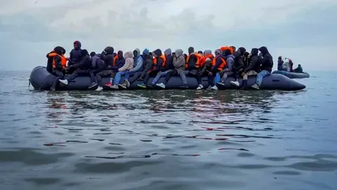 Francia y Reino Unido firman un acuerdo para controlar la migración