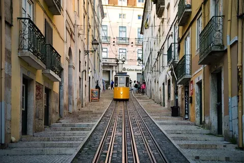 El funicular de Graça reabre tras 7 meses de cierre en Lisboa