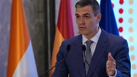 Sánchez advierte en India sobre los tecnoligarcas sin control