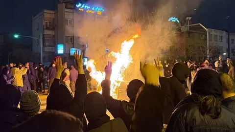 Agentes de Seguridad de Teherán Limitan la Atención a Manifestantes Heridos
