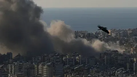 Israel Ataca Teherán y Líbano en un Conflicto Creciente