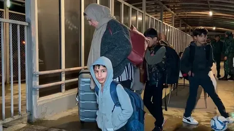 Cientos de Extranjeros Son Evacuados de Irán a Azerbaiyán en Medio del Conflicto