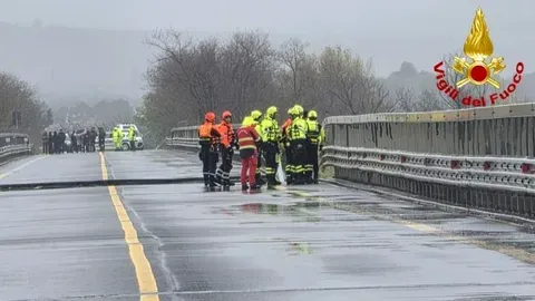 Colapso de Puente en Italia Aumenta Crisis de Movilidad por Fuertes Lluvias