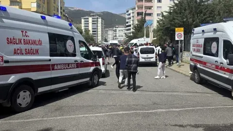 Tiroteo Escolar en Turquía Causa Nueve Muertos y Decenas de Heridos