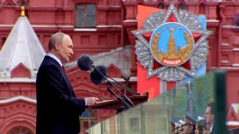Putin lidera una ceremonia militar en Moscú
