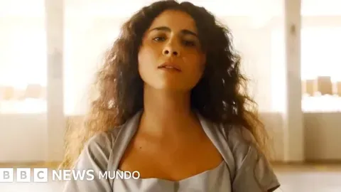 Entrevista a Silvana Estrada: La dualidad de ser latino en la música