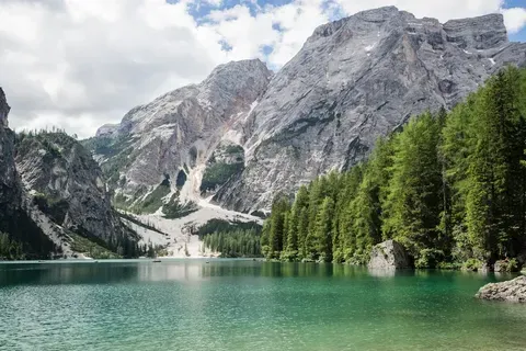 Italia mantiene carbón mientras la UE apoya energías renovables