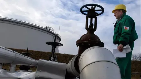 Hungría y Eslovaquia suspenden exportaciones de gasóleo a Ucrania