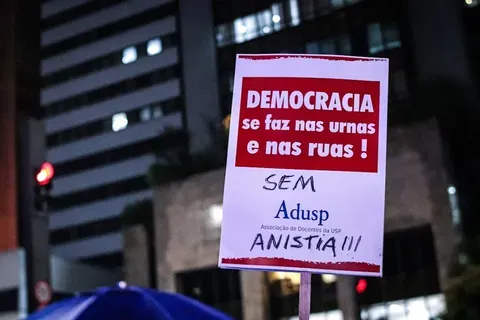 Roxana Mînzatu Defiende la Proyección Proeuropea de Rumanía a Pese de Su Alianza con la Extrema Derecha