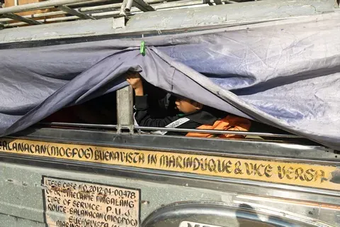 Evacuación masiva en Filipinas por la actividad del volcán Mayón