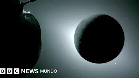 Artemis II: Espectaculares Imágenes del Sobrevuelo Lunar