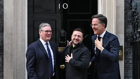Starmer Subraya la Importancia de No Desatender a Ucrania Durante la Visita de Zelenski a Londres