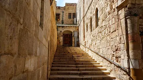 España condena la detención del patriarca latino en Israel