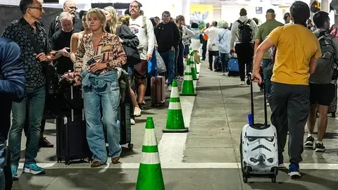 Esperas largas en aeropuertos de EE.UU. por problemas en la seguridad