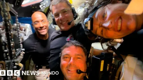 Los astronautas de Artemis II: un asombroso sobrevuelo lunar