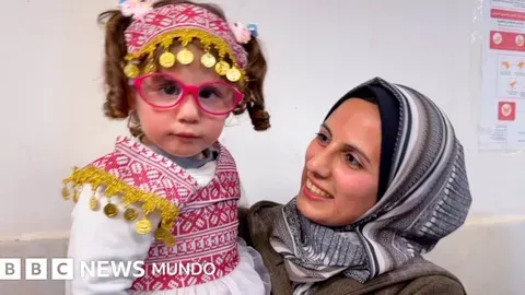 El reencuentro conmovedor de una madre palestina con su hija después de dos años