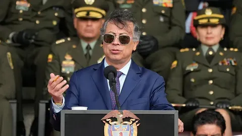 Gustavo Petro denuncia amenazas de bombardeos desde Ecuador