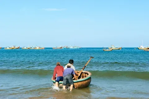 La Flotilla Global Sumud zarpa hacia Gaza desde Barcelona con ayuda humanitaria
