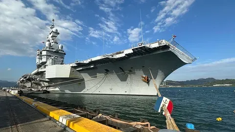 El portaaviones Charles de Gaulle llega a Malmö antes de operaciones de la OTAN