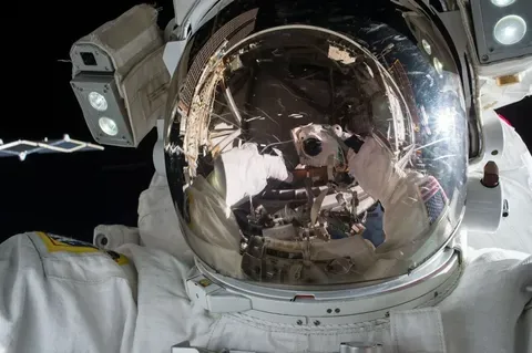 Astronautas de Artemis II se preparan para sobrevuelo lunar
