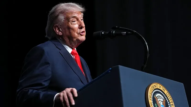 Trump Anuncia Control Militar Inminente sobre Cuba Durante Cena Privada