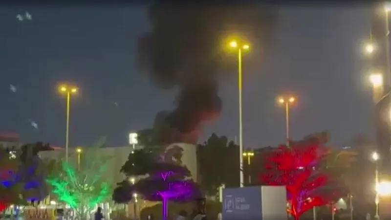 Incendio cerca del consulado de EE.UU. en Dubái tras un ataque con dron