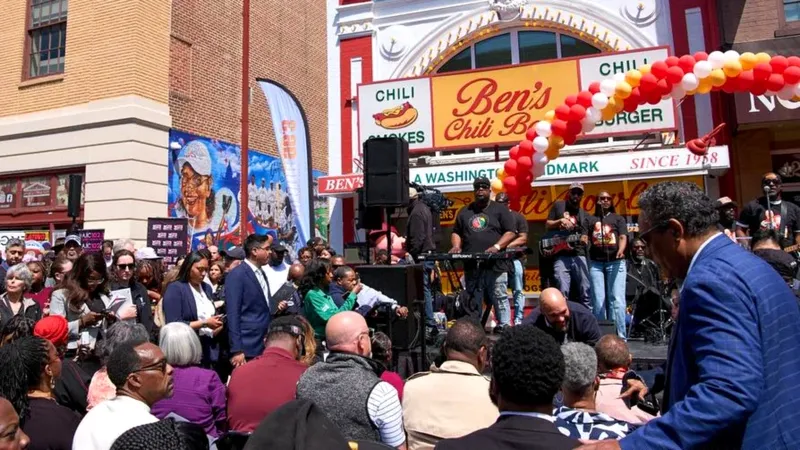 Reabre en Washington el local de hot dogs favorito de Obama