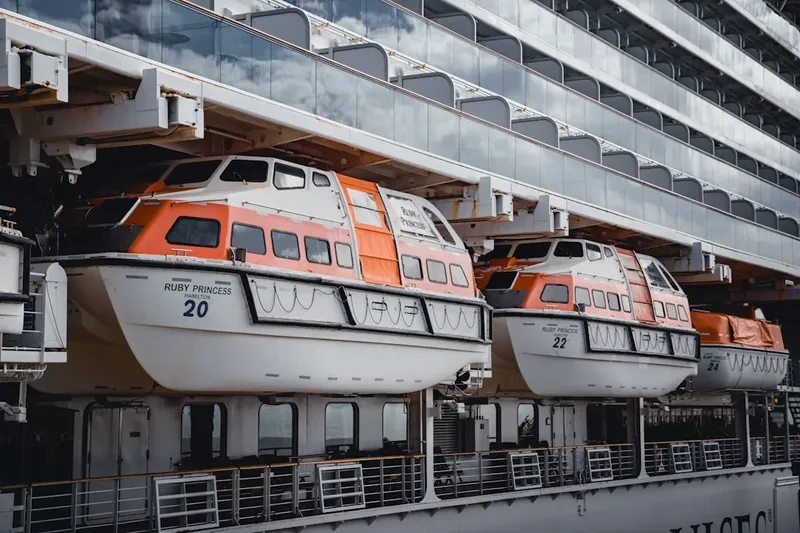 Raves, Cruceros y Trenes Históricos: La Expectación por el Eclipse de 2026