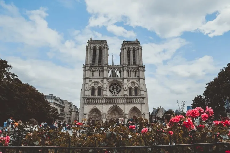 Francia rinde homenaje a un soldado caído en Líbano