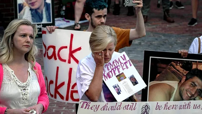 Familias se manifiestan tras la sentencia a Purdue Pharma en EE.UU.