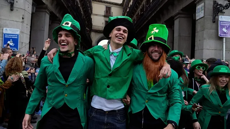 Madrid celebra la cultura irlandesa con un colorido desfile de San Patricio