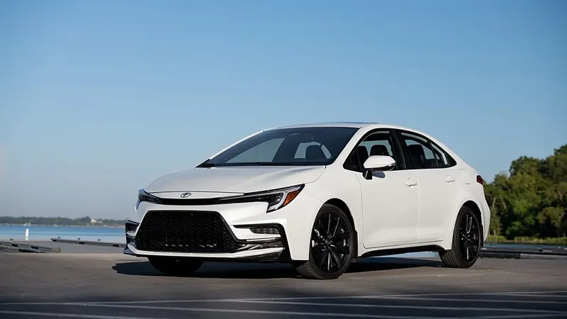 Toyota enfrenta una caída del 43% en su beneficio y designa a Kenta Kon como nuevo presidente
